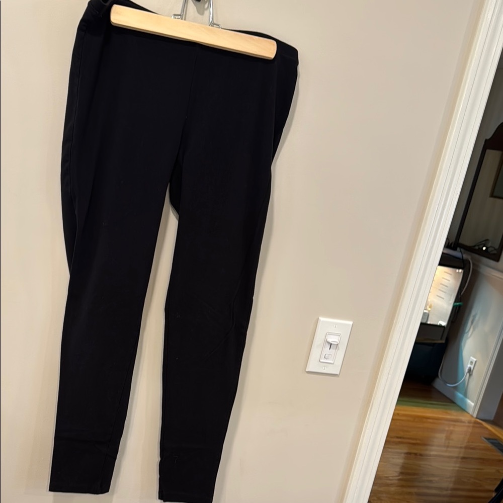 HUE Classic Black Leggings